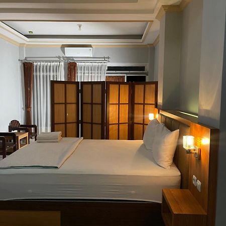 Wesbobo Inn Solo ภายนอก รูปภาพ