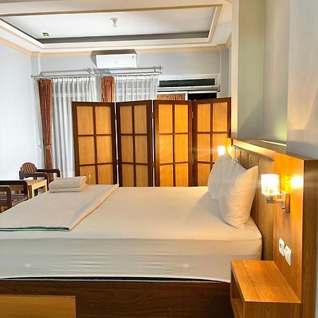 Wesbobo Inn Solo ภายนอก รูปภาพ