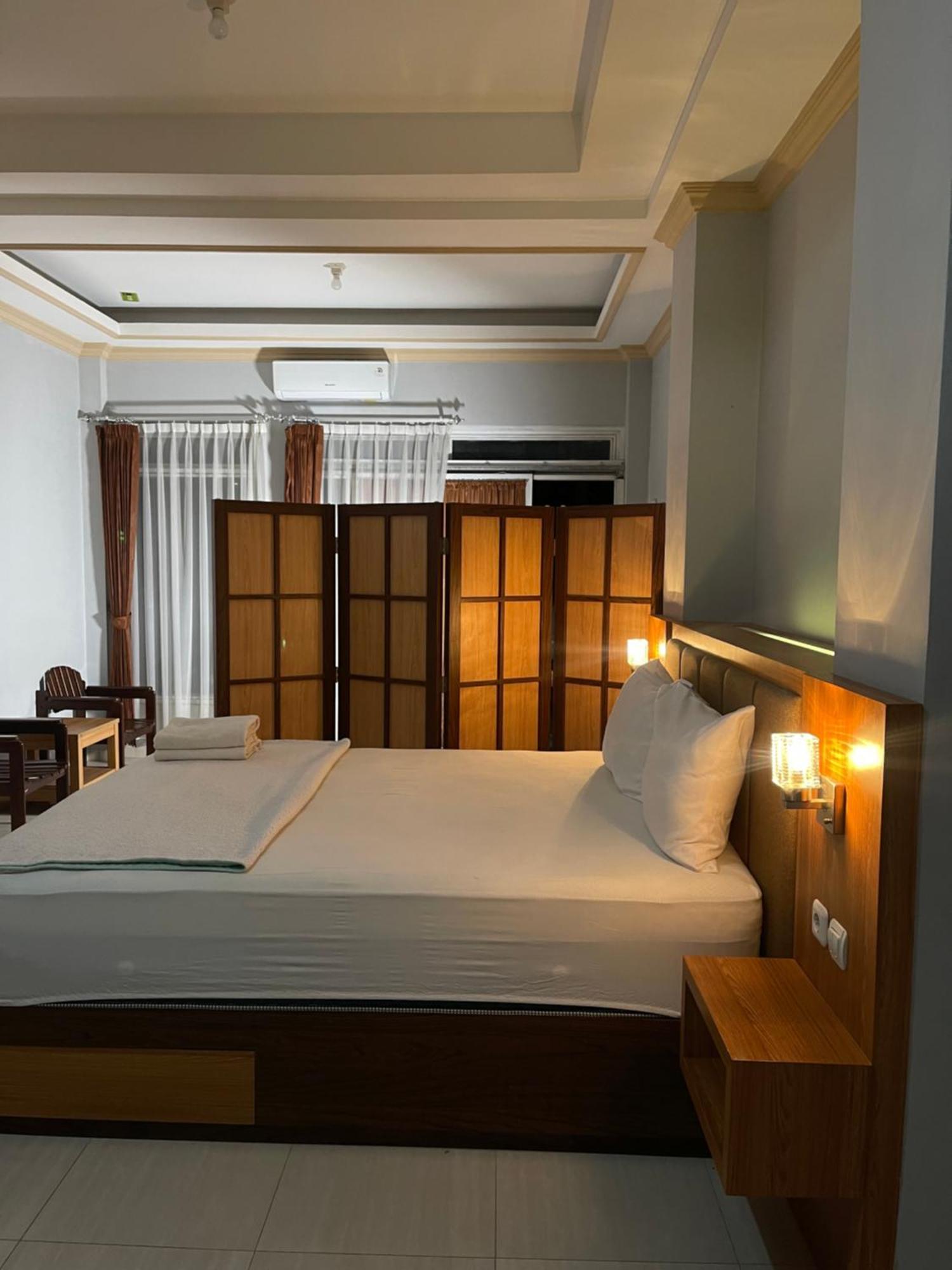 Wesbobo Inn Solo ภายนอก รูปภาพ