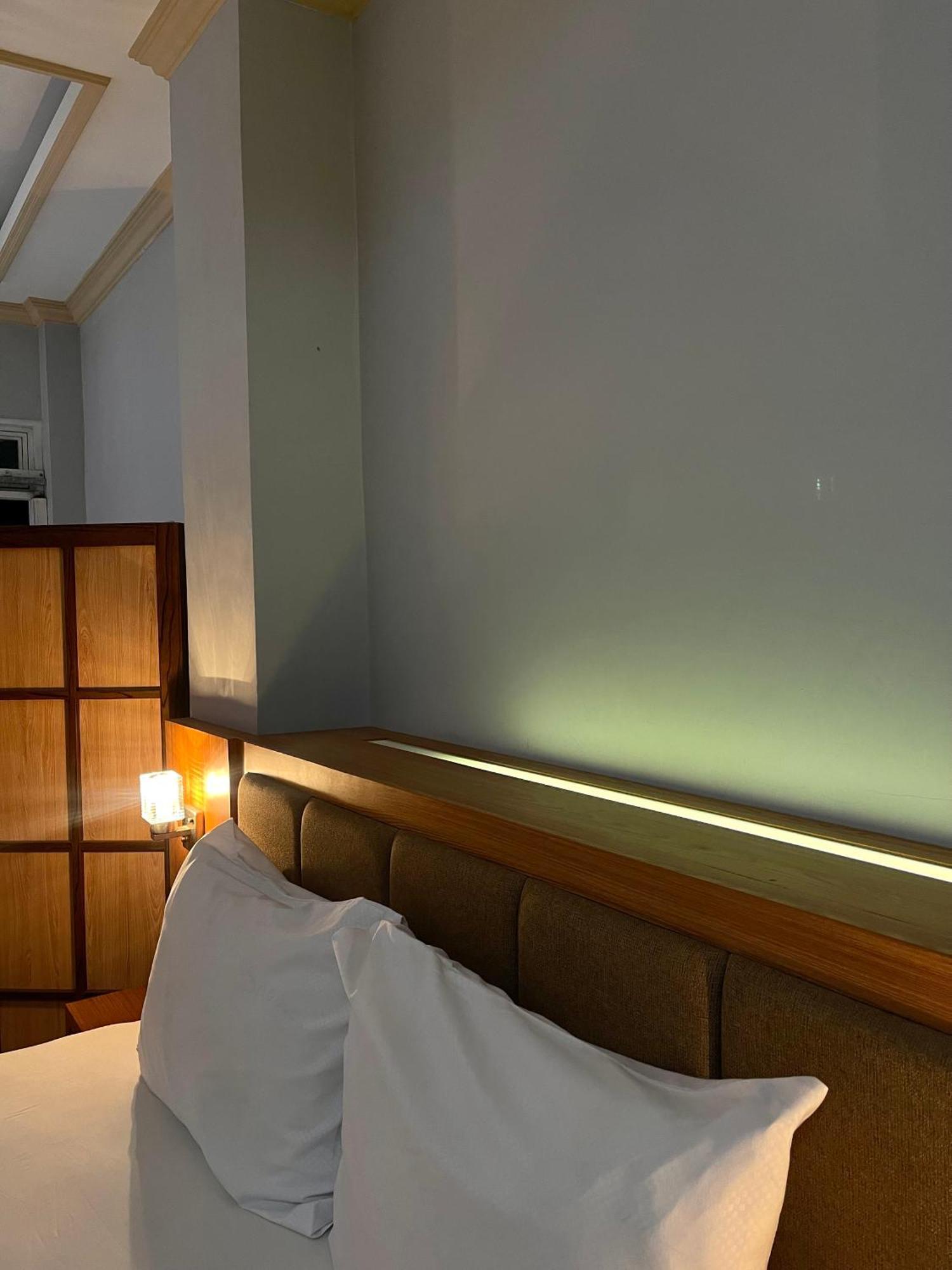 Wesbobo Inn Solo ภายนอก รูปภาพ