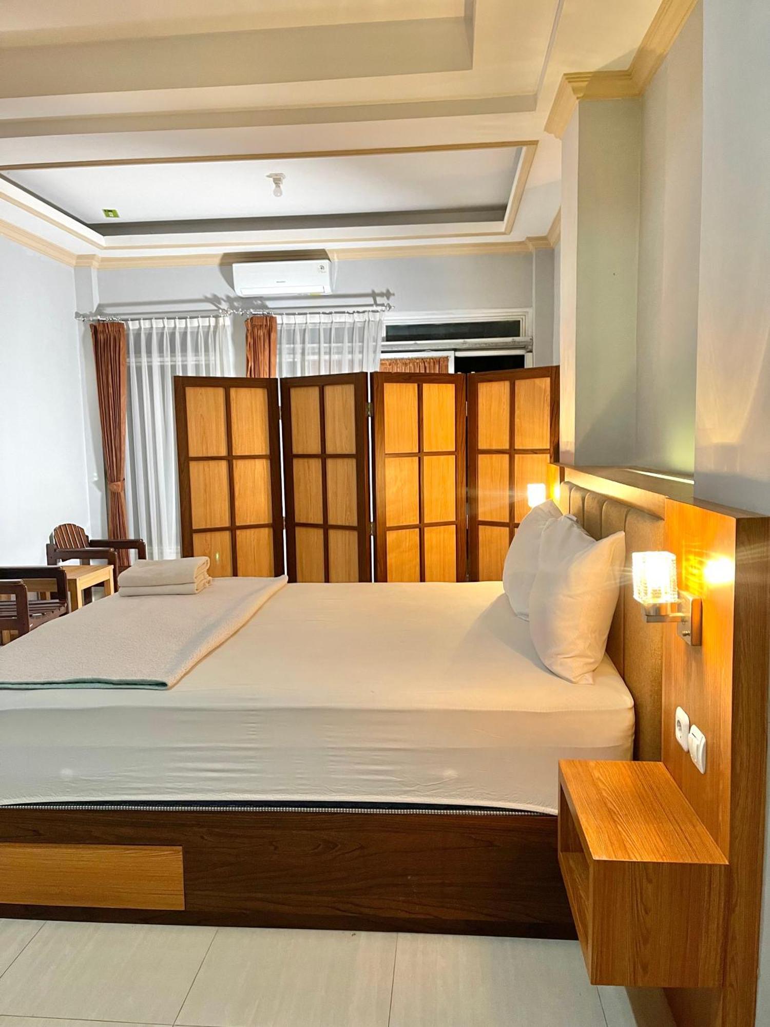 Wesbobo Inn Solo ภายนอก รูปภาพ