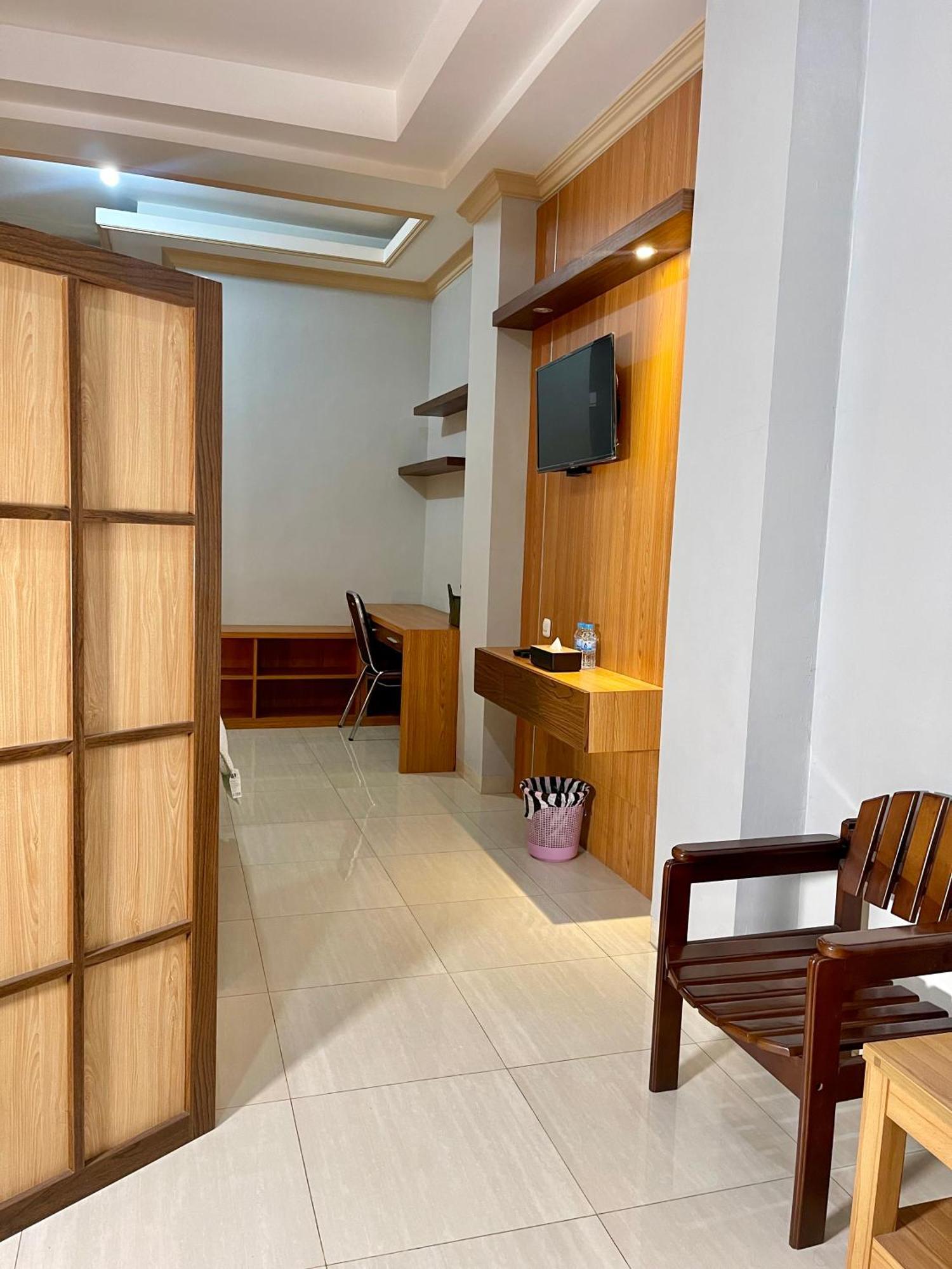 Wesbobo Inn Solo ภายนอก รูปภาพ