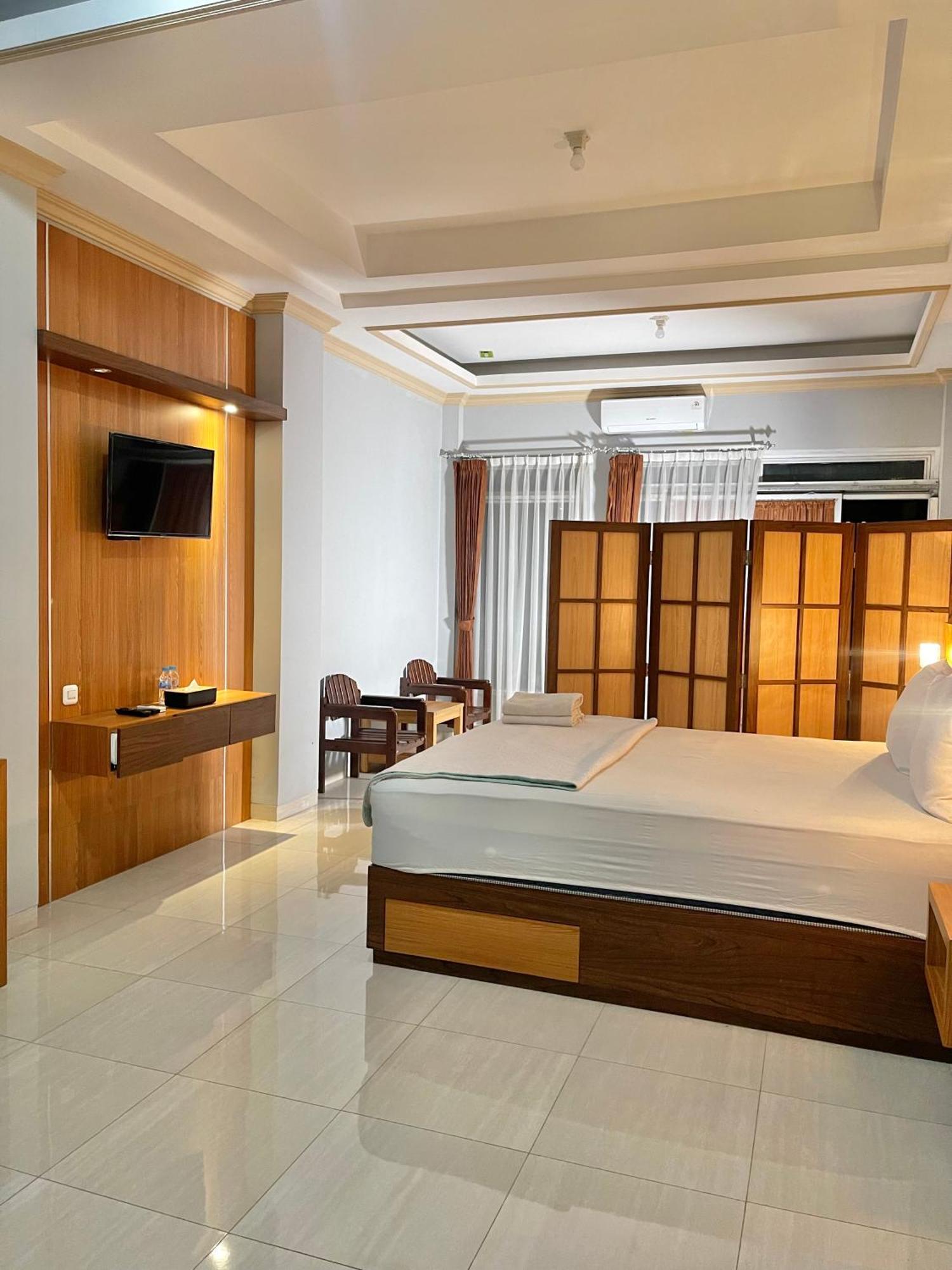 Wesbobo Inn Solo ภายนอก รูปภาพ