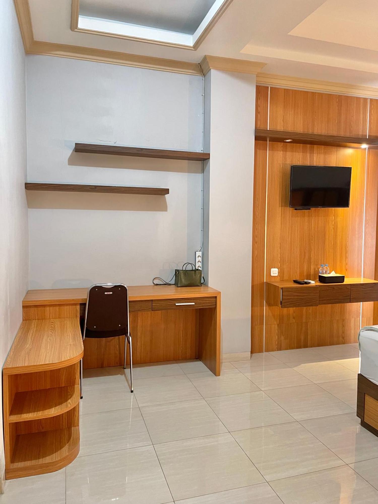 Wesbobo Inn Solo ภายนอก รูปภาพ
