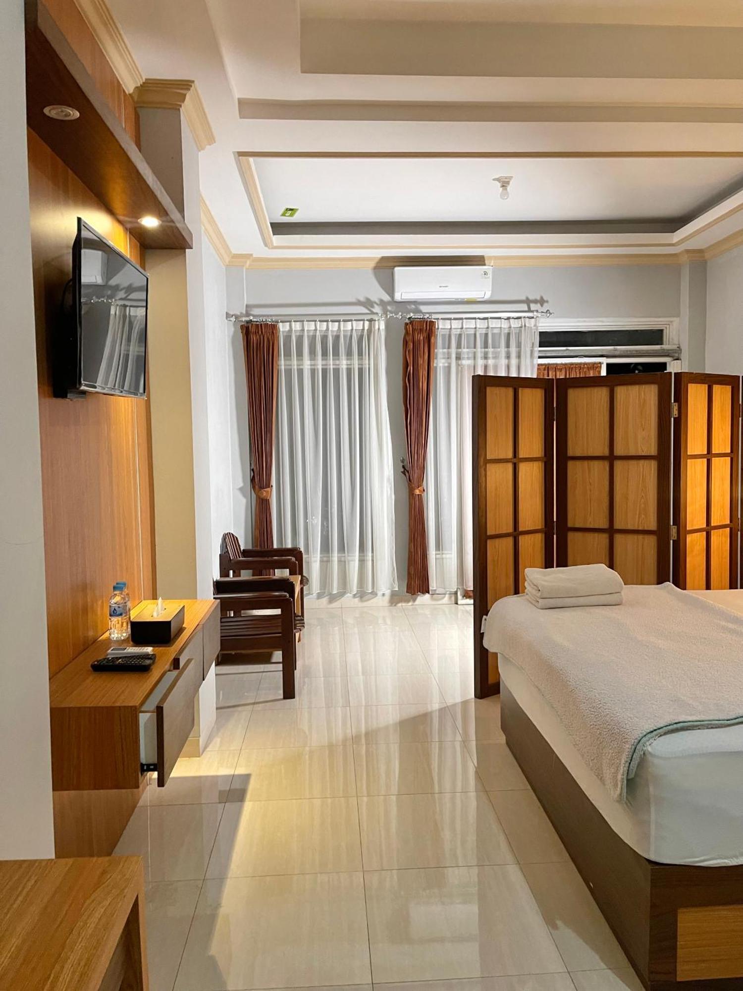 Wesbobo Inn Solo ภายนอก รูปภาพ