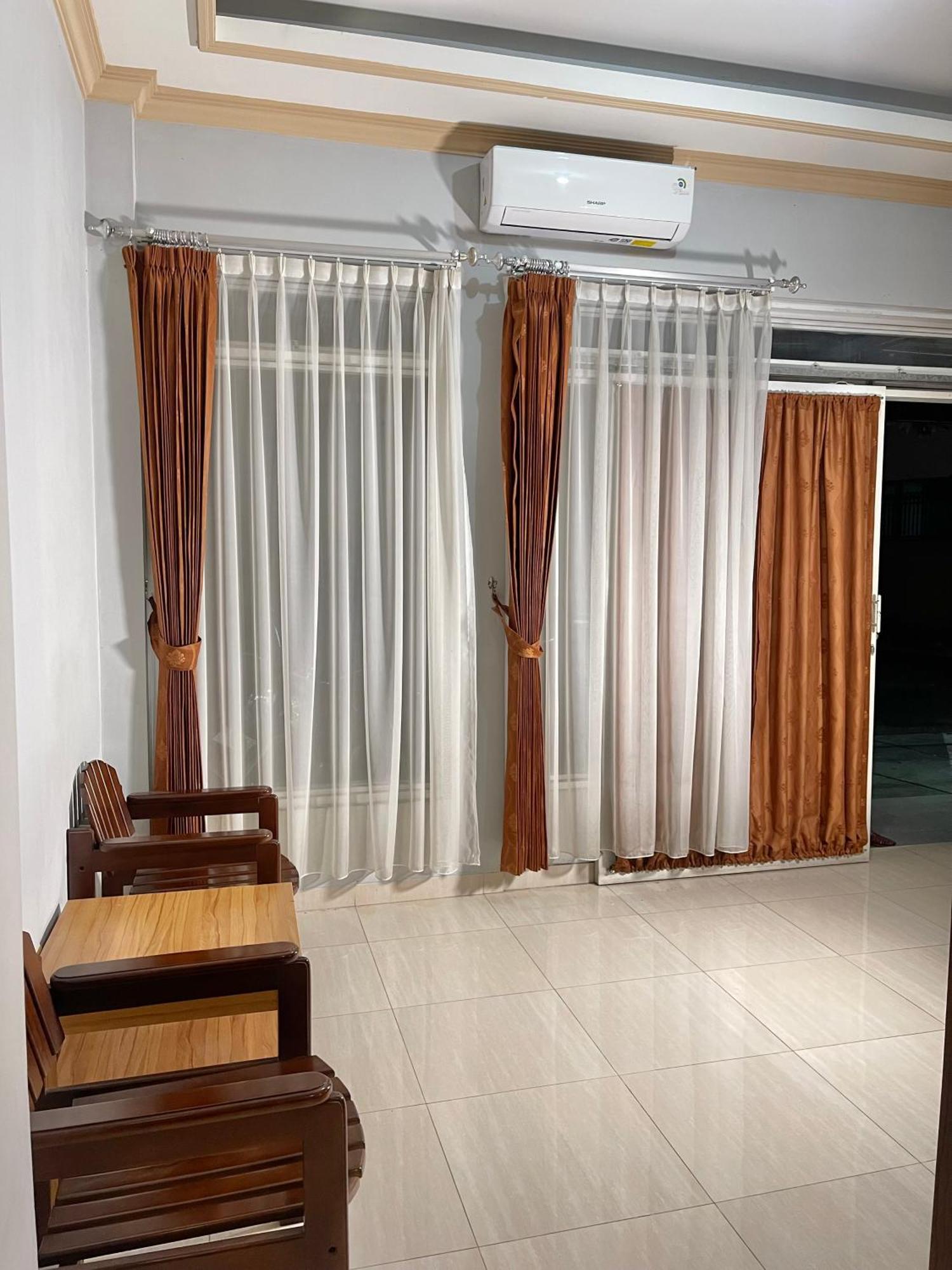 Wesbobo Inn Solo ภายนอก รูปภาพ