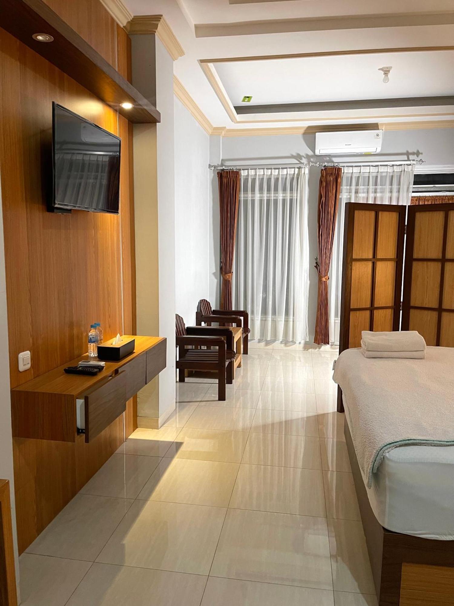 Wesbobo Inn Solo ภายนอก รูปภาพ